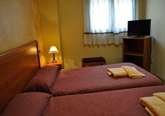 Hostal Puerta Del Valle La Cistérniga Buitenkant foto