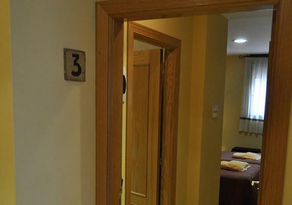 Hostal Puerta Del Valle La Cistérniga Buitenkant foto