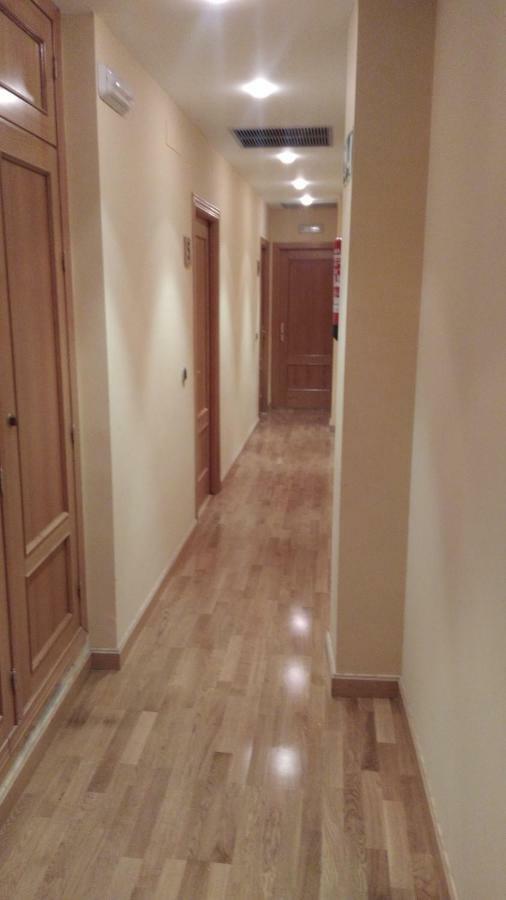 Hostal Puerta Del Valle La Cistérniga Buitenkant foto