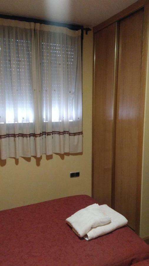 Hostal Puerta Del Valle La Cistérniga Buitenkant foto
