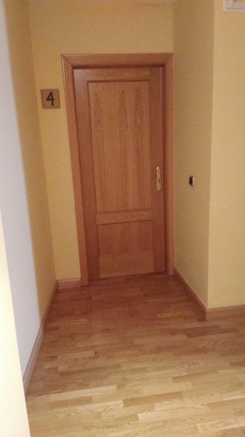 Hostal Puerta Del Valle La Cistérniga Buitenkant foto